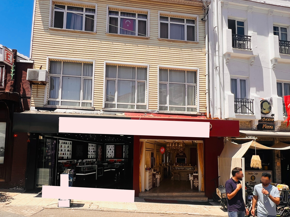 Büyükada Meydan’da 200 m² Taşınmaya Hazır İşyeri